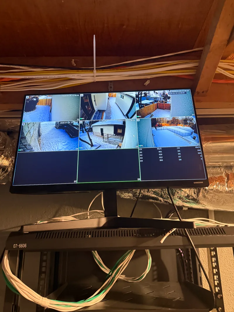 OnyxVision Systems™ security monitoring station with live camera feeds